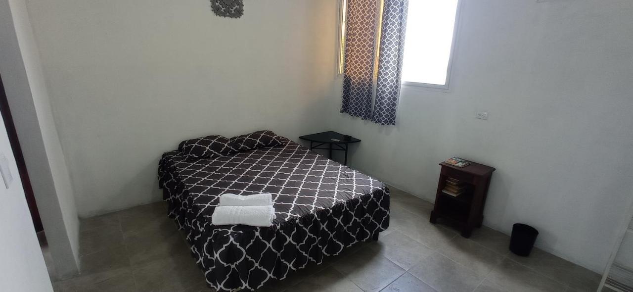 Casa Zoila Hospedaje Frente Al Lago Lakefront Lodging Apartment Flores Bilik gambar